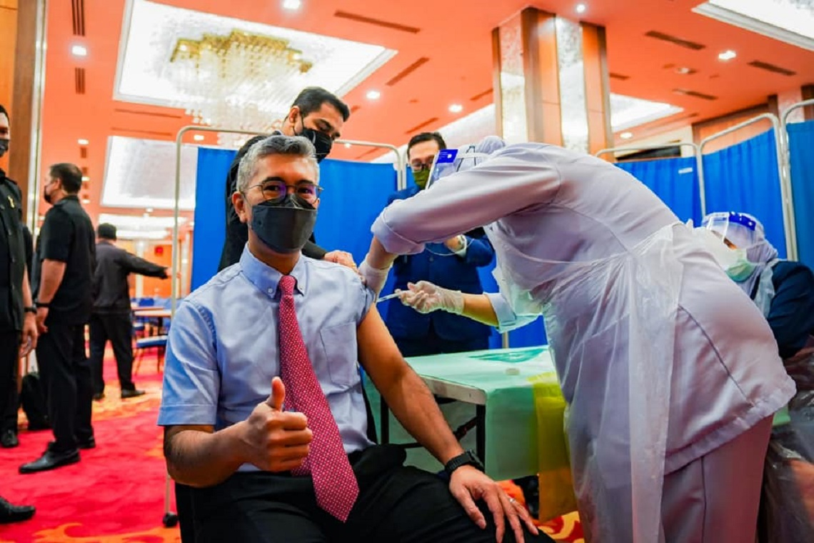 Sesi Pemberian Vaksin Dos Penggalak kepada Ahli-ahli Dewan Rakyat &amp; Dewan Negara 